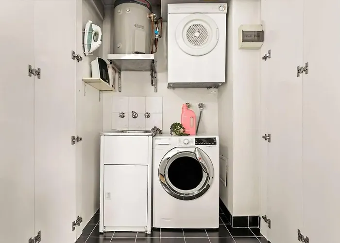 Cosy Inner City Abode - 1 Bed Woolloomooloo